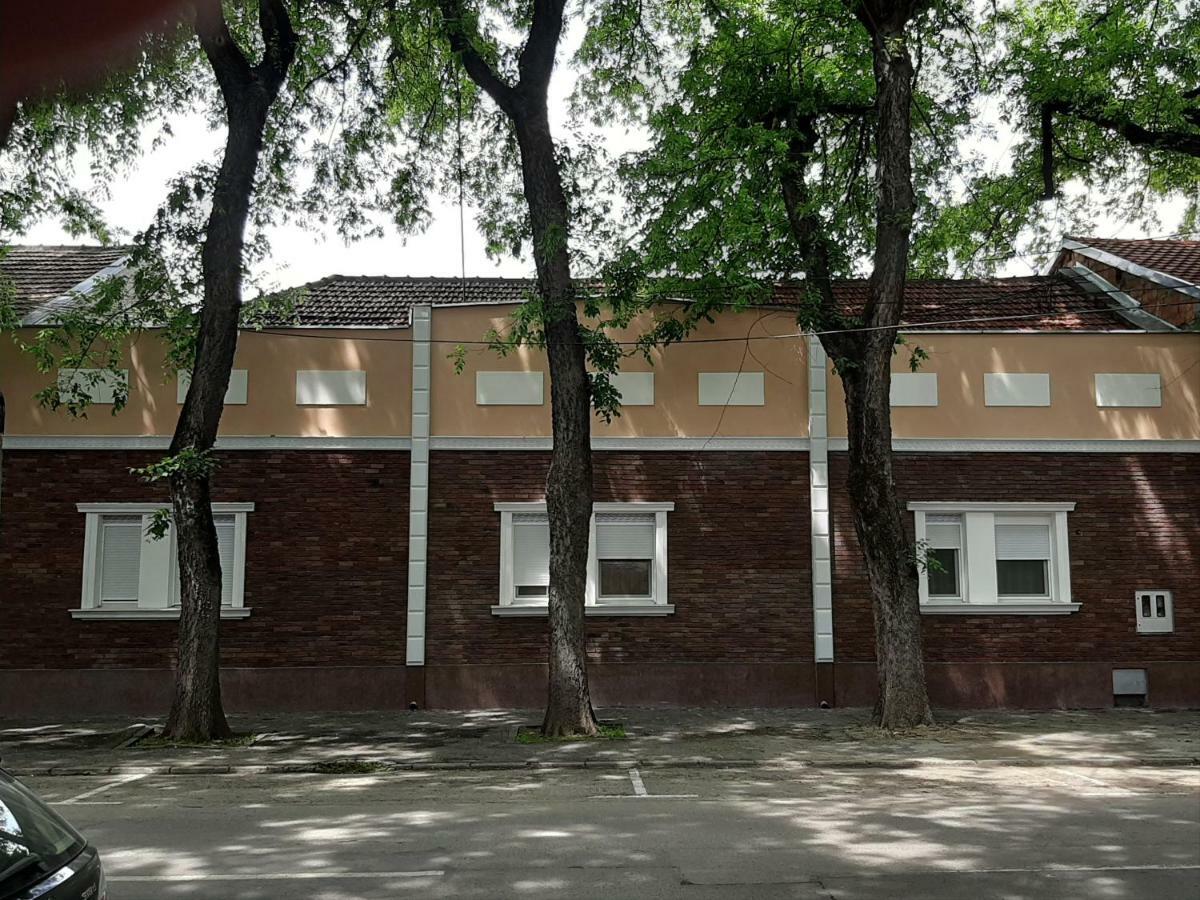 Bed&Breakfast Intermezzo Caffe Kikinda Exterior photo